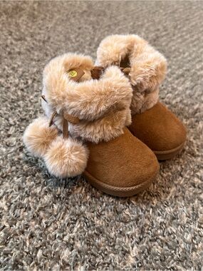 Toddler Faux Fur Pom Booties in Chestnut
